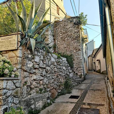 Apartment Desanti Valun Εξωτερικό φωτογραφία