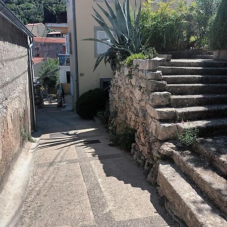 Apartment Desanti Valun Εξωτερικό φωτογραφία