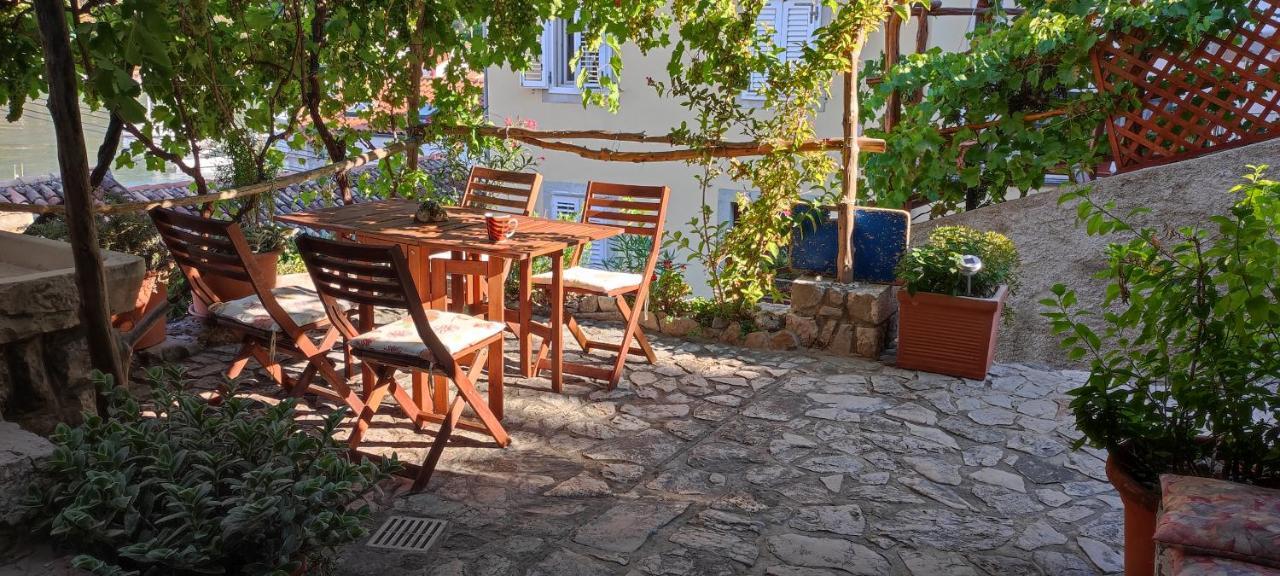 Apartment Desanti Valun Εξωτερικό φωτογραφία